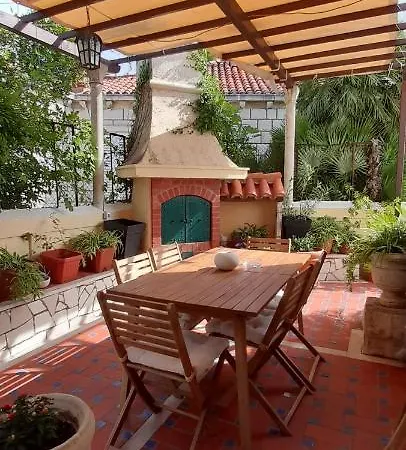 Maison d'hôtes Dube Apartment, 100m 3*
