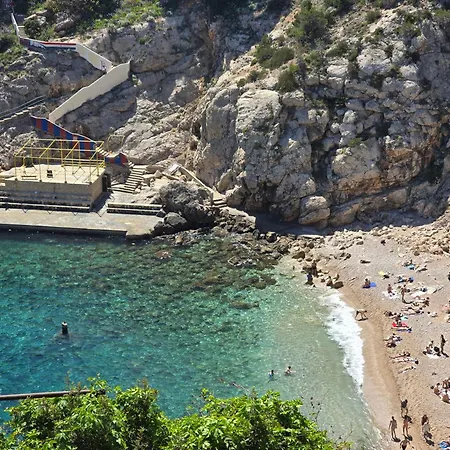Dube Apartment, 100m Pensionat
