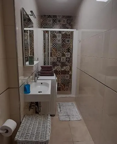 Maison d'hôtes Dube Apartment, 100m 3*